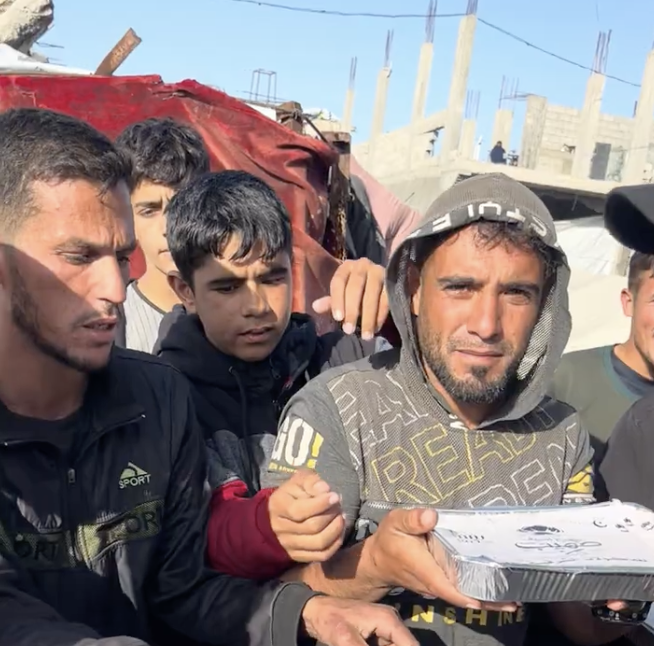 Hot Iftar Meals Served to Families in Gaza