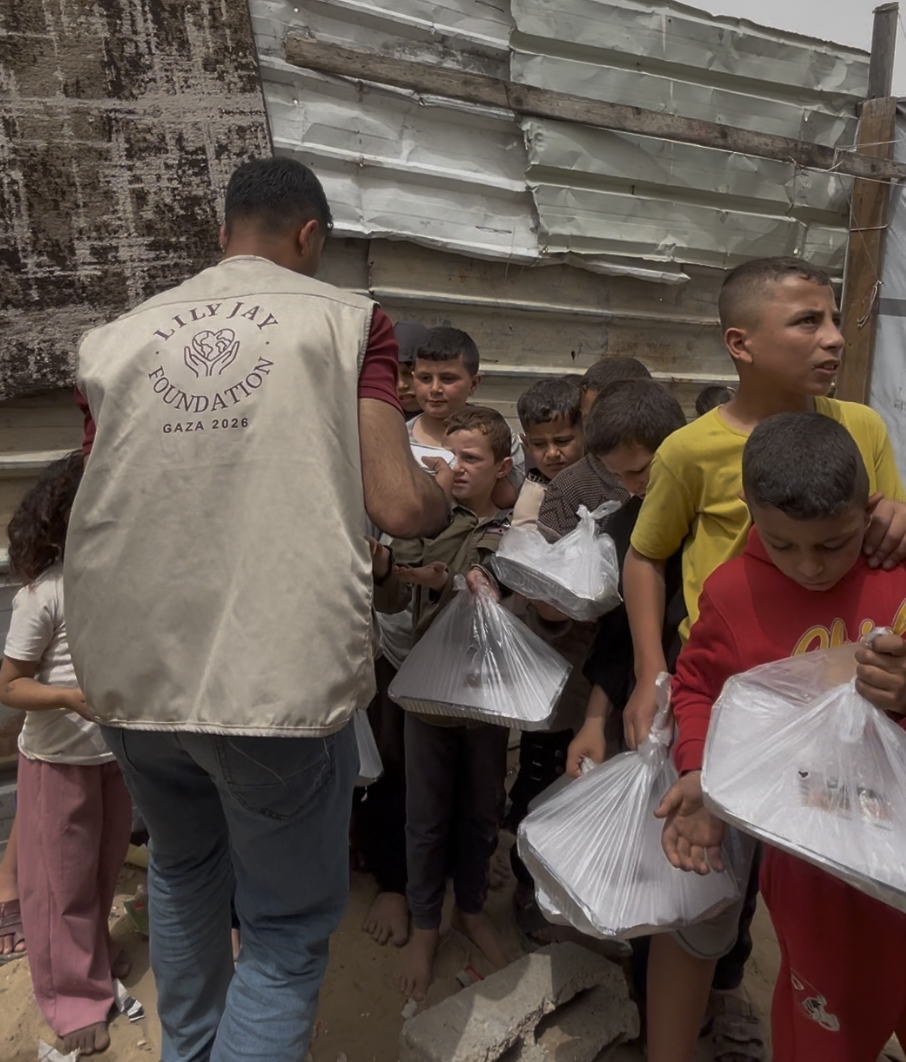 When Bread Meant Hope: A Moment of Relief in Gaza