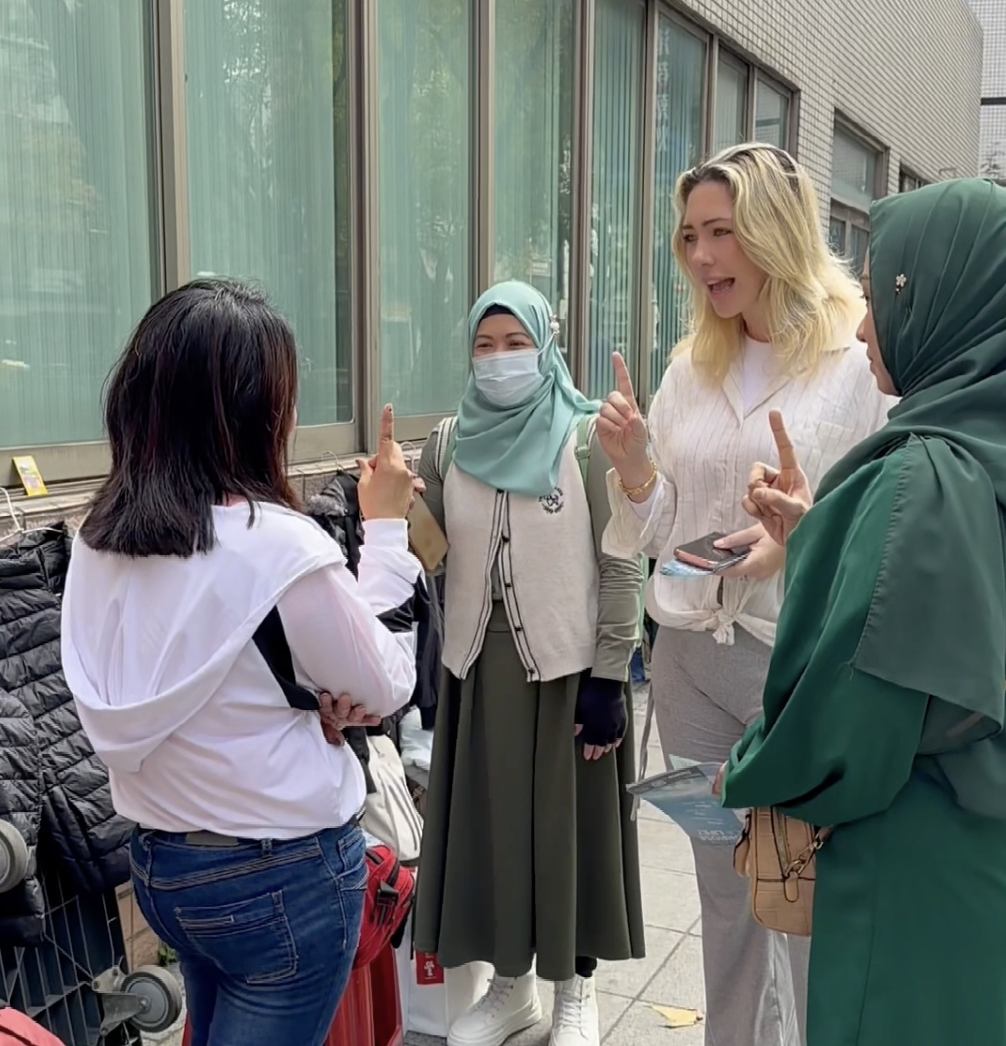 Lily Jay gives Shahahda muslim revert Australian 