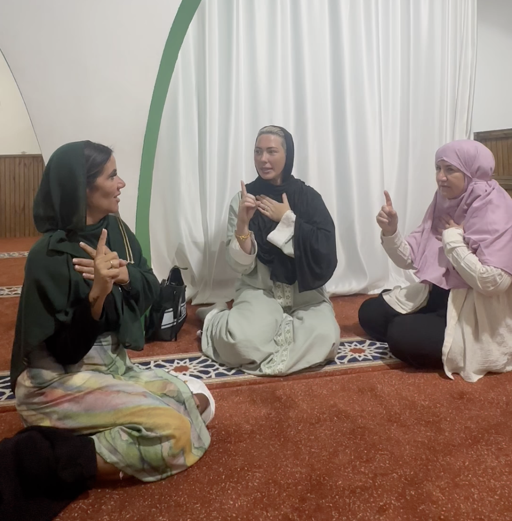 Lily Jay gives Shahahda muslim revert Australian 
